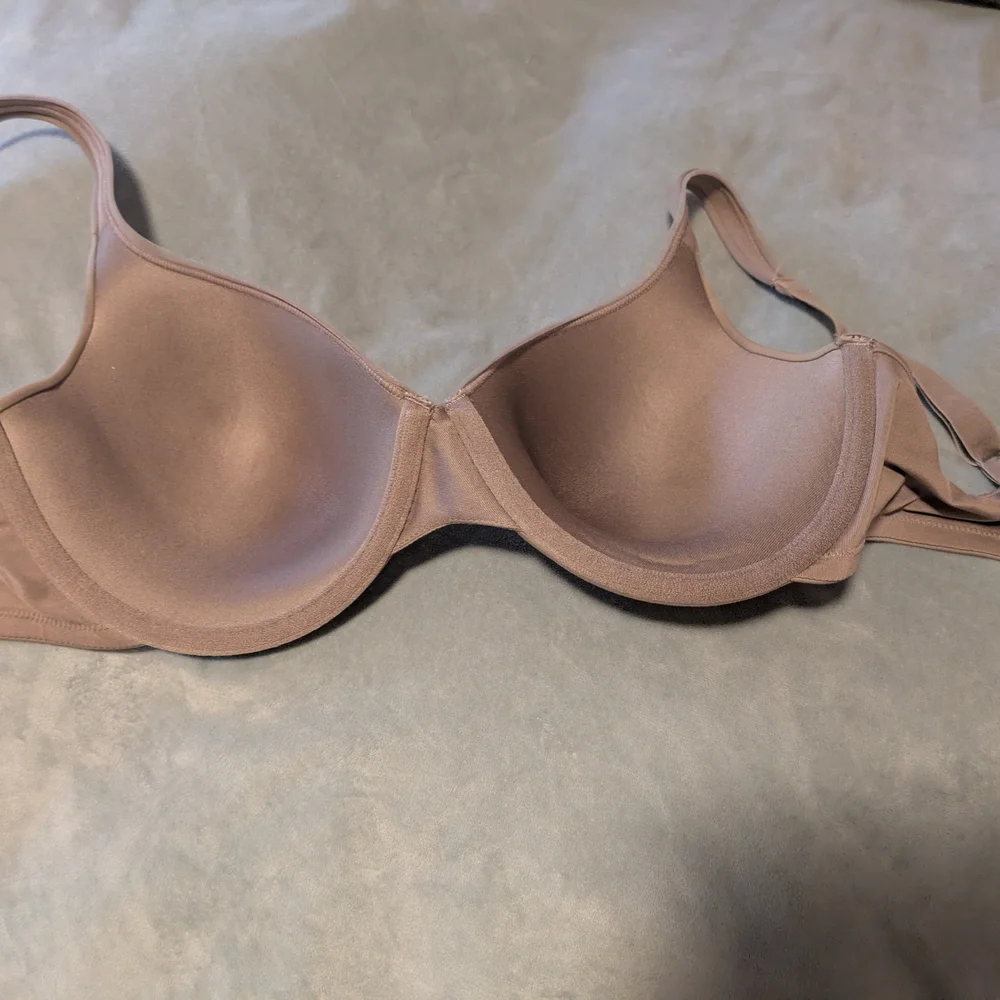 Vanity Fair Smooth Beige Underwire Bra - Picture 7 of 7